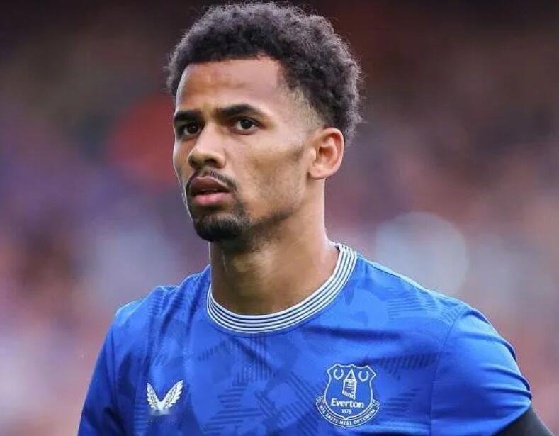 据记者Ben Jacobs的报道，该记者在talkSPORT中谈到了曼城和恩迪亚耶情况。

曼城在夏季转会窗最后阶段展现出了对埃弗顿攻击手伊利曼-恩迪亚耶的兴趣。这位塞内加尔国脚在埃弗顿的表现引起了多家英超豪门的关注，曼城希望在转会窗关闭前加强进攻线的深度。恩迪亚耶的技术能力、速度和突破能力正是曼城所 ​