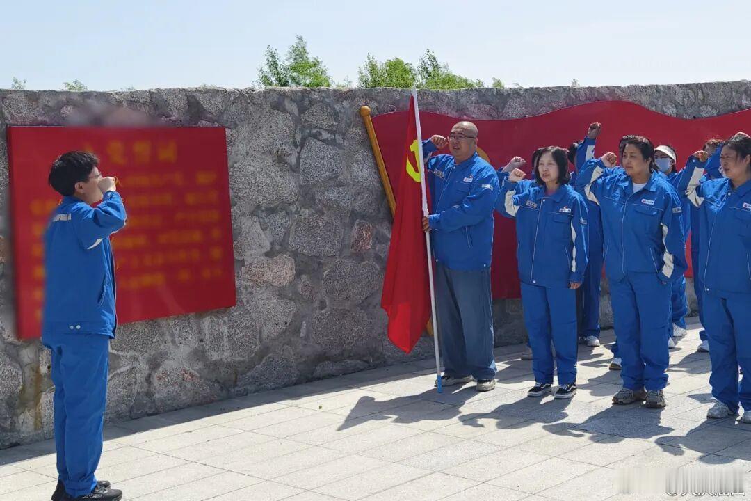 【看！这抹“石油红”比骄阳更滚烫6】通勤服务公司东风分公司七车队党支部...