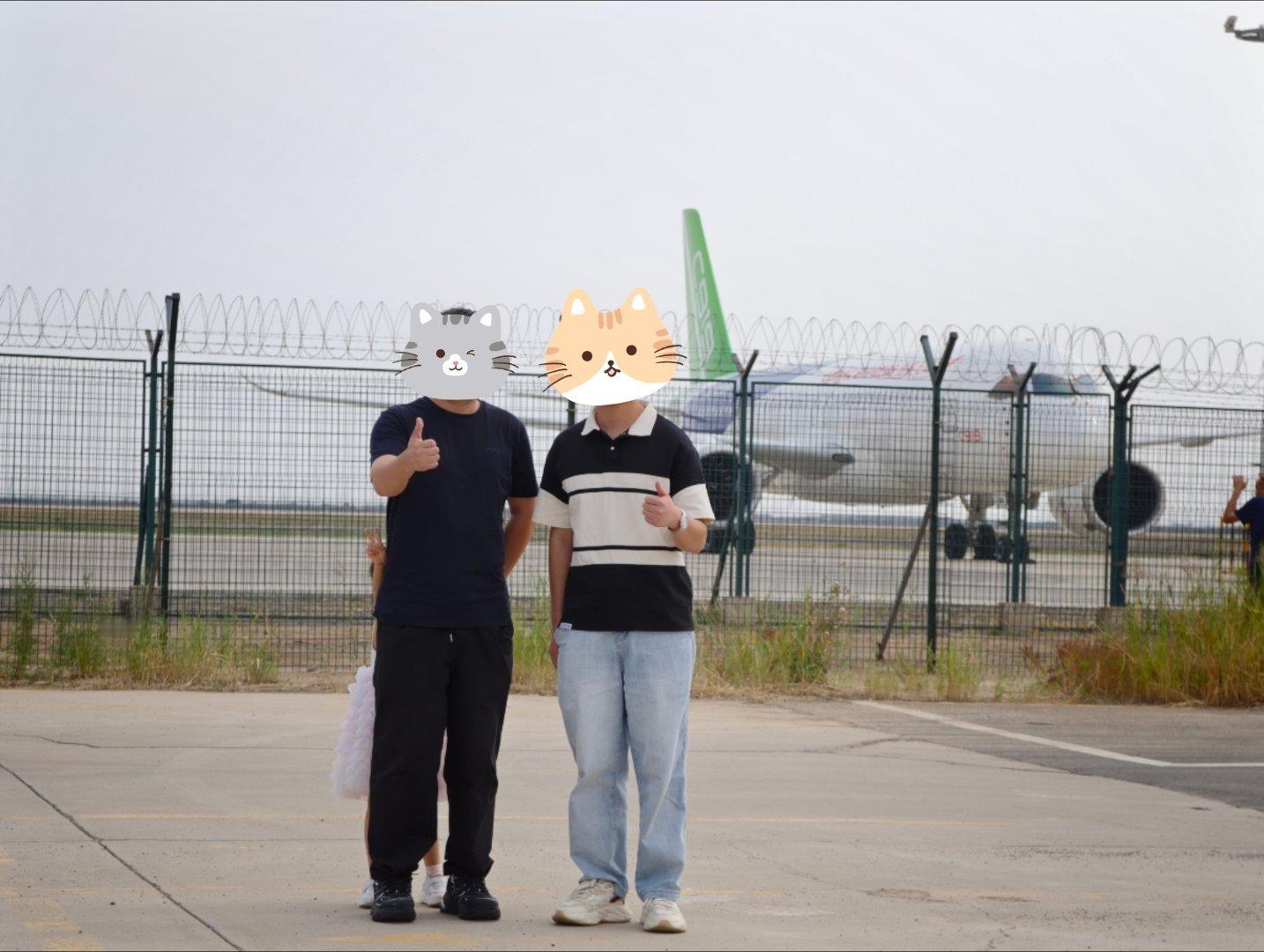 当地时间9月25日下午，本人抵达东营市开展友好访问。

 到场欢迎，双方考察了大国重器的发展进度，就共同关心的话题深入展开交流，对表示将进一步深化双方务实合作。近年来，随着双方不断拓展务实合作，创新沟通机制，双边关系保持着积极发展势头，迎来全面战略协作伙伴关系的历史最高水平。 ​