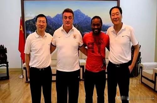 前山东鲁能总经理刘宇被查，没有调查过程，直接公布结果，双开。