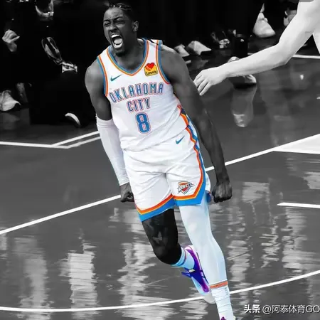 NBA季前赛雷霆89比116不敌火箭，赛后不少球迷讨论，认为杰伦威廉姆斯可以考虑申请交易离开球队。
这场比赛雷霆从首节就陷入被动，火箭多点开花，进攻端持续输出，牢牢掌握场上主动权。杰伦威廉姆斯登场25分钟，14次出手命中7球，拿下18分7篮板外加1次盖帽，第二节单节拿到10分，是全队为数不多发挥稳定