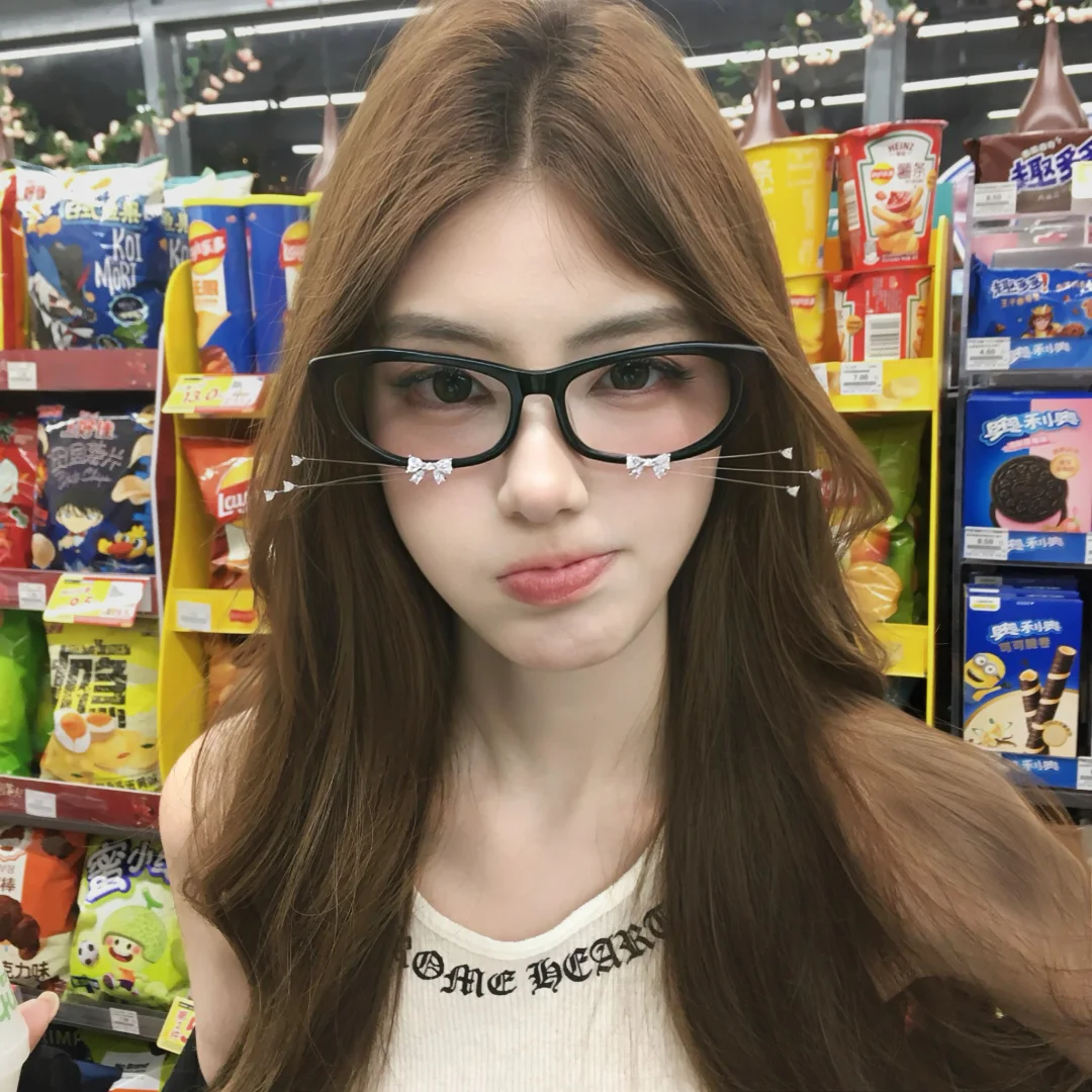 ^>𖥦<^
