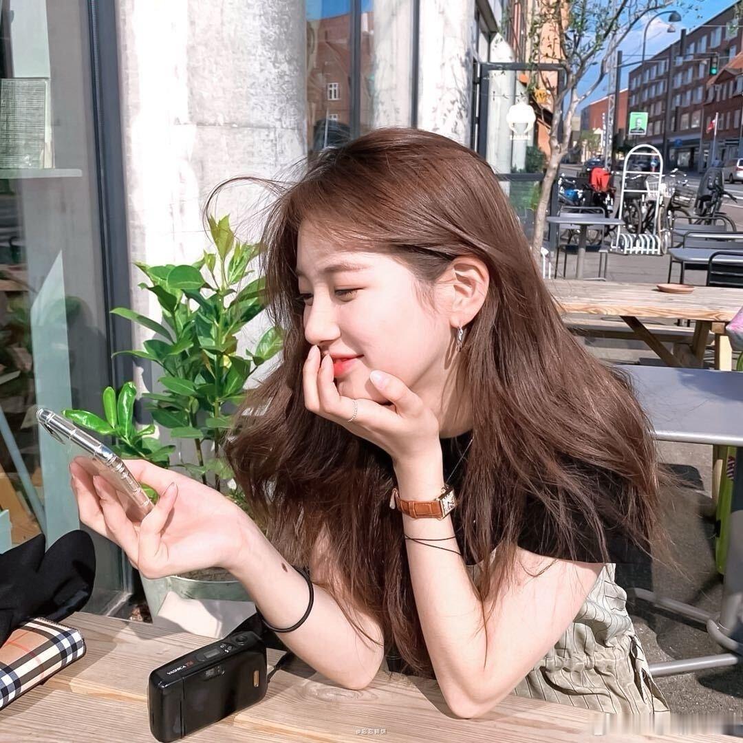 #裴秀智[超话]#  求帮找这张图原ins呀 ​