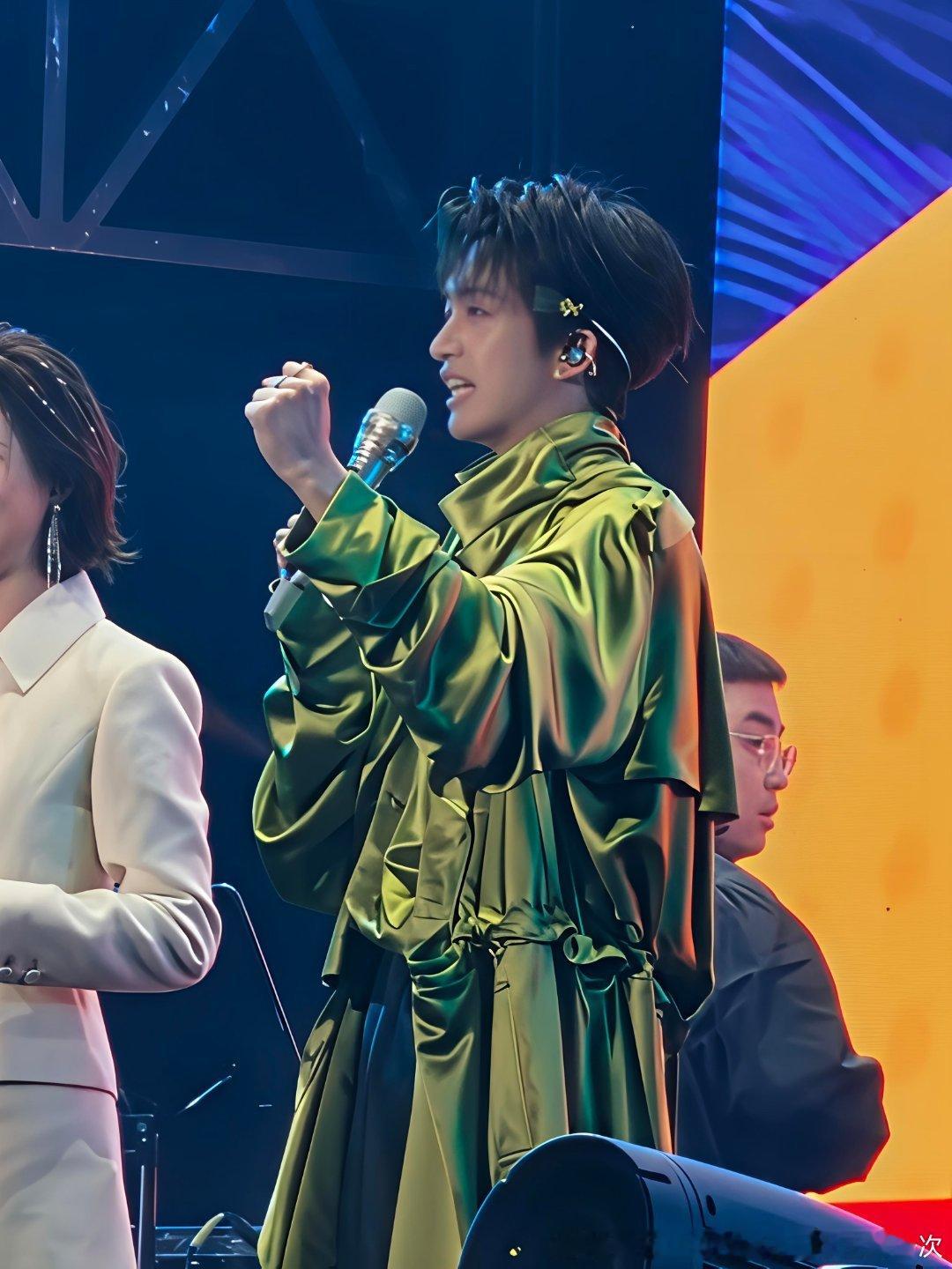 #黄子弘凡[超话]#黄子弘凡大运河音乐节
超级漂亮的宝宝啊啊啊啊
很开心再次见到了黄子
超级好听的音乐
期待我们的下次见面 ​