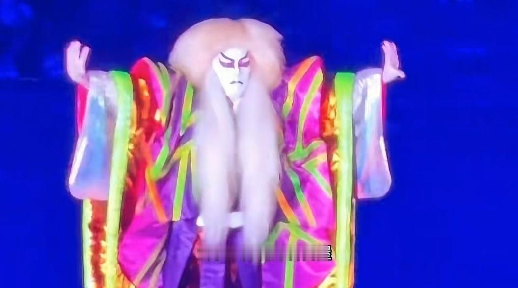 名古屋vs杭州亚运开幕式！差距一目了然
 
最近很多人把名古屋亚运会开幕式，和咱们杭州亚运会开幕式放在一起对比，网上讨论特别火。
 
不少观众看完名古屋开幕式都直呼看不懂，风格又诡异又压抑，整体观感特别平淡、很敷衍。很多人都说，这画风和当年诡异出圈的东京奥运会开幕式一模一样。
 
甚至很多日本网友都