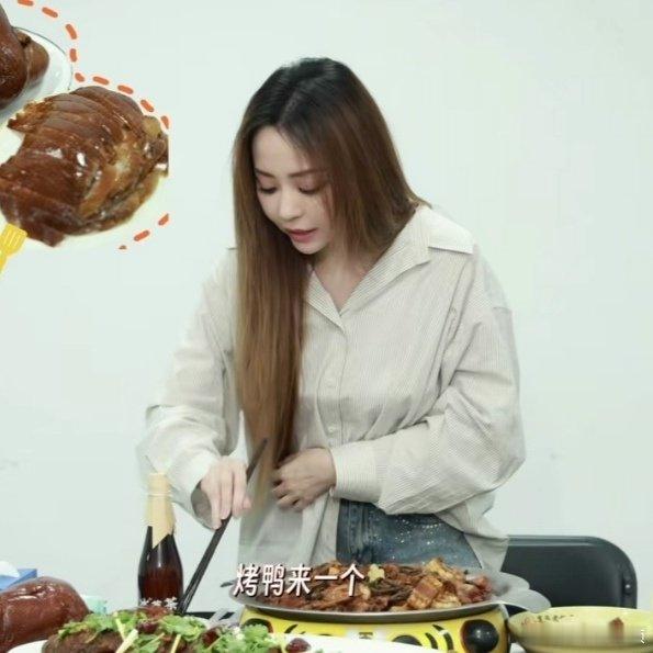 宝宝你给我多吃一点 太瘦了！！！！！
#张靓颖[超话]##追张靓颖世界巡回演唱会# ​