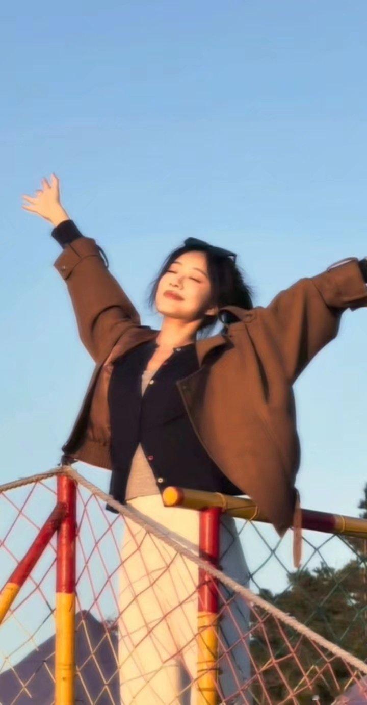 女孩，请你一直闪耀#侯呈玥[超话]##短剧演员[超话]##短剧演员##请你一直闪耀# ​