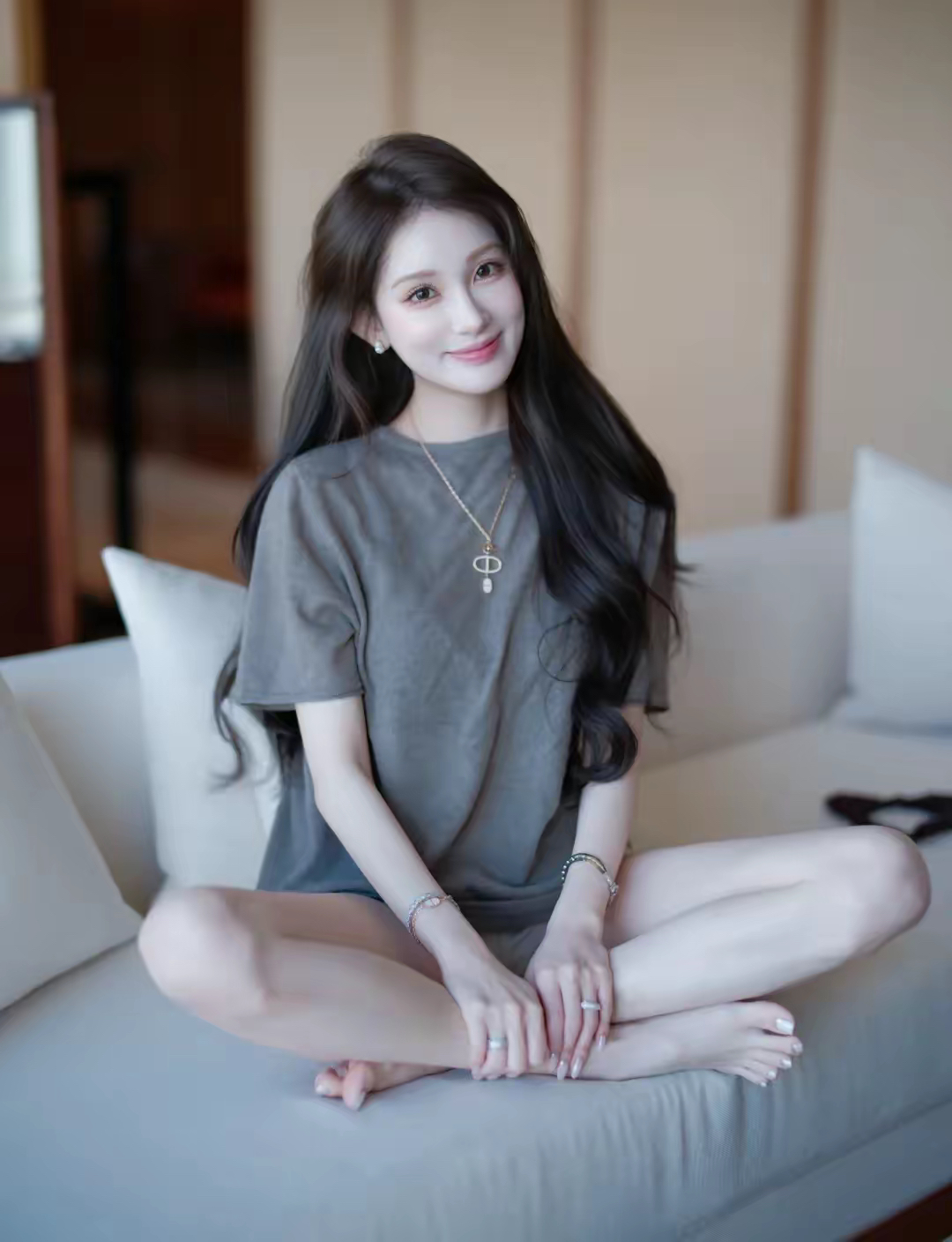 健康清透的氧气美女，细腻肌肤吹弹可破。