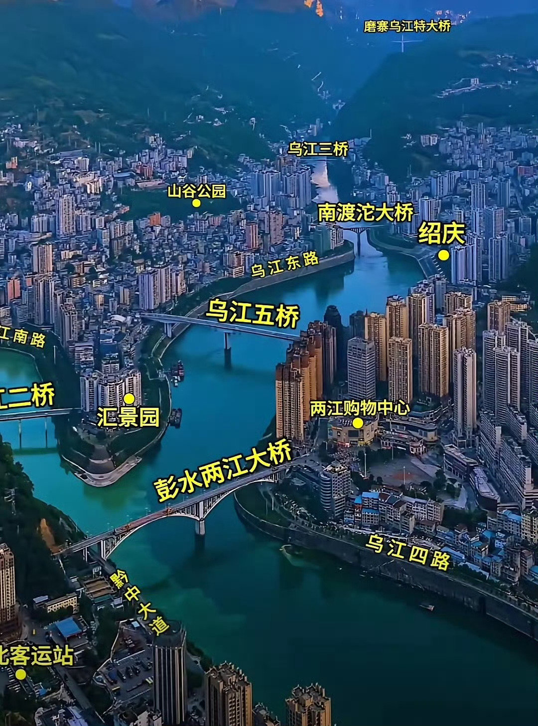 不愧是翻版“小重庆”，这是恩施吗？
准备放假找个这样的县城旅游，治安好吗？[并不简单] ​