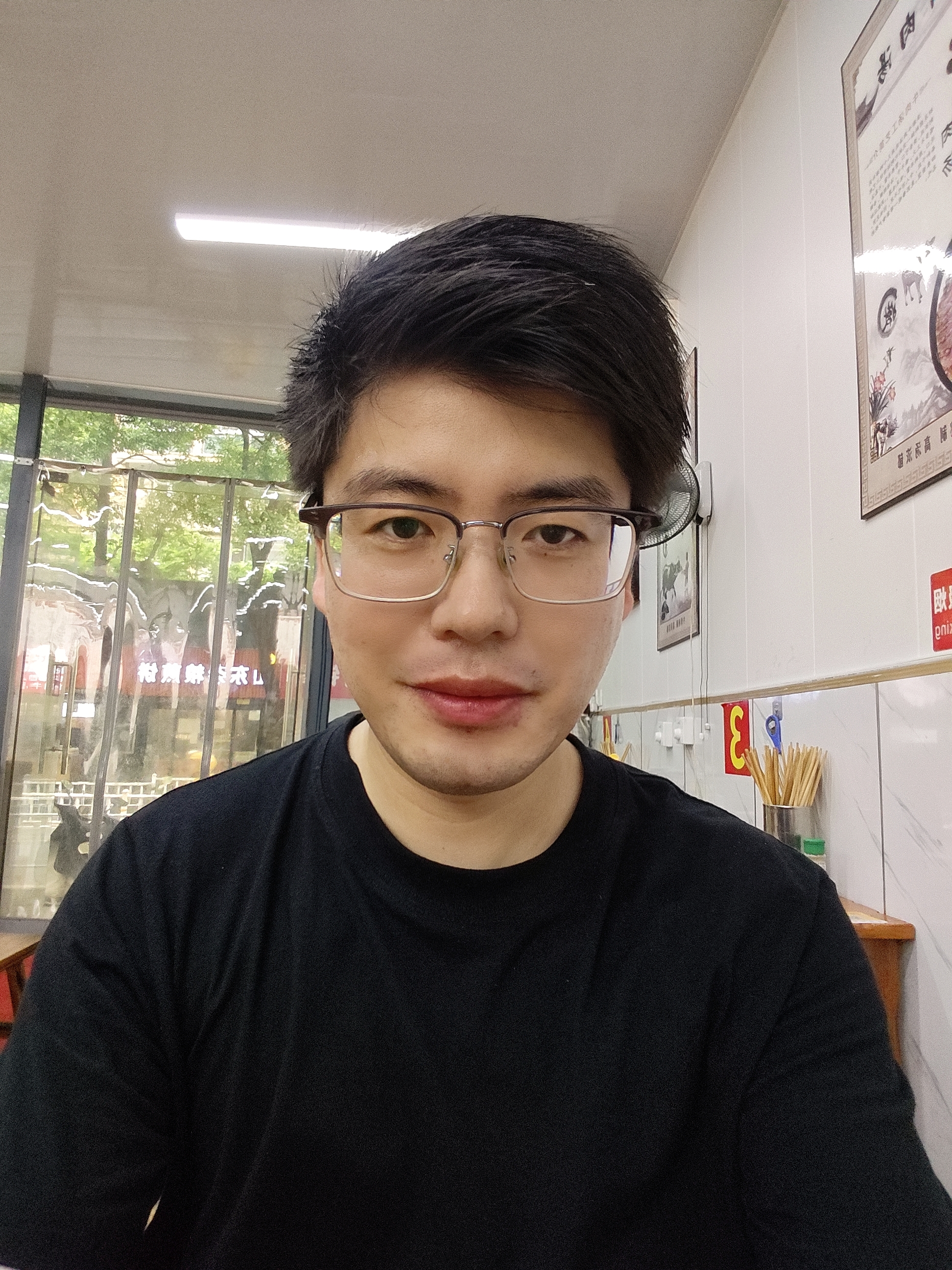 85年42岁未婚未育
今天杭州的天气凉快了很多
上午吹了一会空调就感冒了
流了一