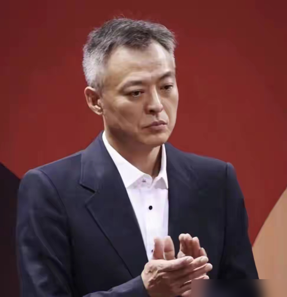王皓把19岁温瑞博扔到二单位，直面张本智和，这哪是排兵布阵，这是直接往火坑里推。决赛温瑞博连丢两分，1比3输张本，1比3输松岛，国乒男团2比3丢了亚运金牌，八连冠断了。全网炸锅：林诗栋状态那么硬，半决赛刚赢过，凭什么压到三单？王皓后来回应，说半决赛就定好了，不是临时变阵，还补了一句，队伍新老交替，得