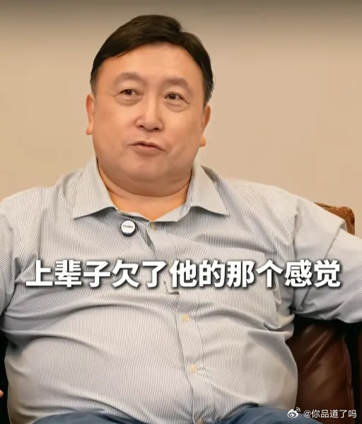 王晶又爆港圈旧瓜，聊起郭富城的经纪人小美梁美薇，感慨好像她上辈子欠郭富城的。
很多人不知道，小美早年是TVB编导，还是金牌填词人。Beyond、张国荣、刘德华、张学友很多经典歌曲，都是她写的。
自从全力做郭富城经纪人，放弃自己大好前途，写词也基本专供郭富城。王晶说，小美赚到的报酬，很多又花 ​