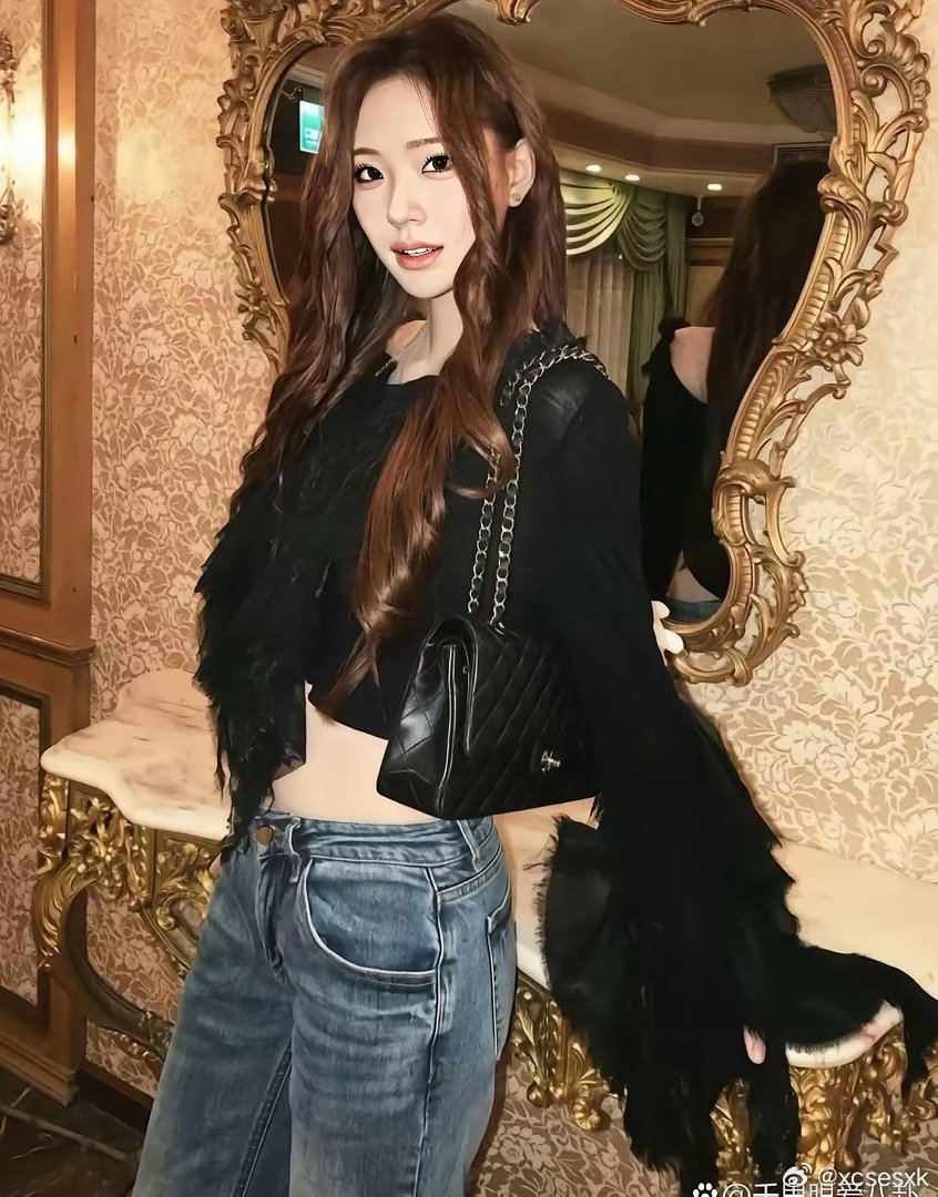 小S的二女儿，终究是长成了她爸爸喜欢的样子，妈妈梦想的样子。 ​​​