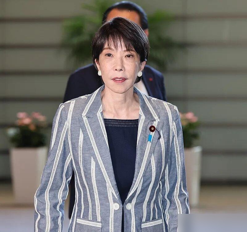 内阁全员辞职，极右翼正式入阁，亚太安全警报已拉响。


高市早苗内阁在昨天的时候，把全体阁僚所递交的辞呈给提交了上去，随后在当晚就完成了相应的改组工作。这其实算不上什么特别重大的事情，她真正的意图，是把那些不听从自己指挥的成员给替换掉，同时把自己信得过的人员给安排到内阁当中来。这也是从去年十月份上任