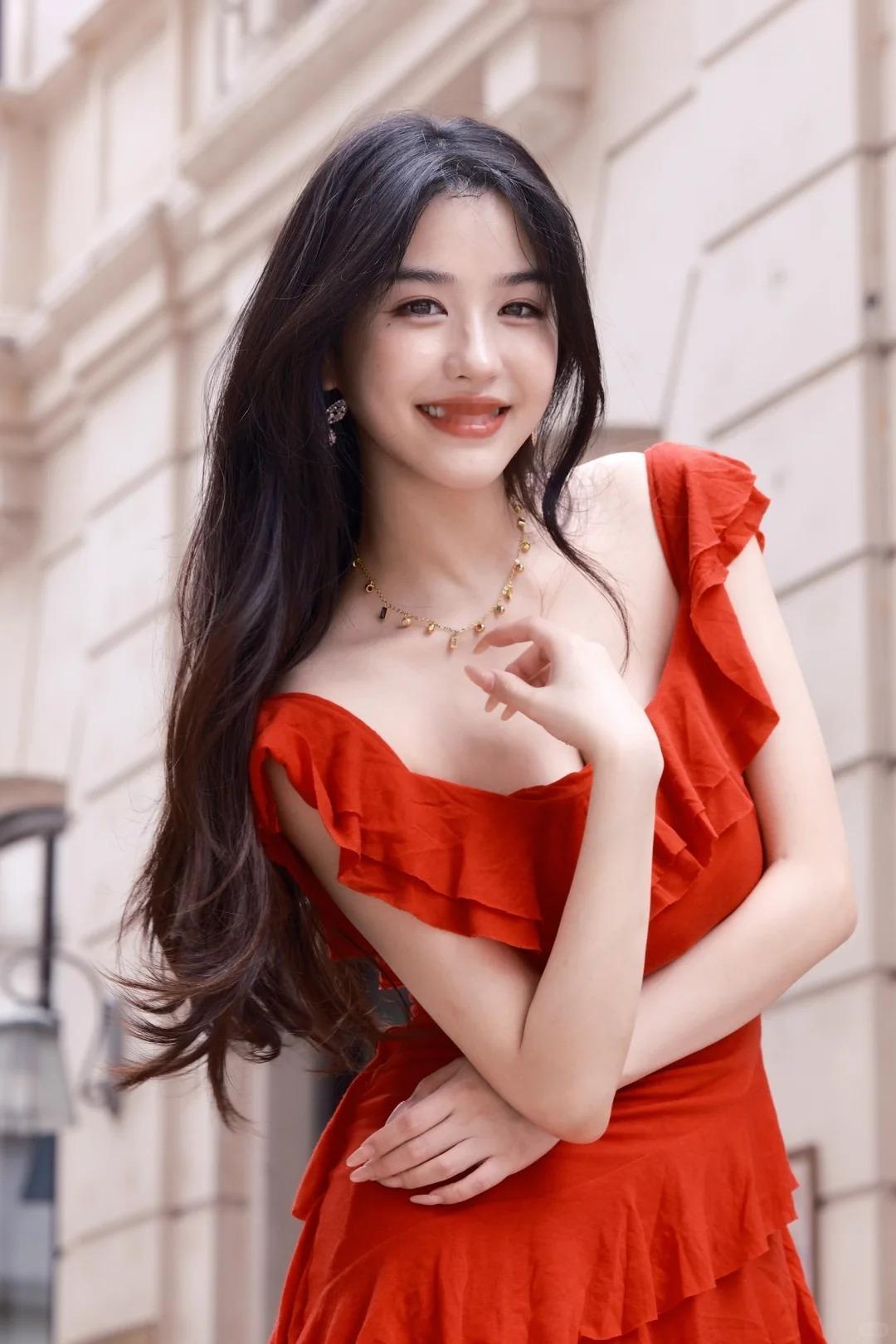 江苏复古感十足的兼职模特小姐姐，气质像刚成熟的水蜜桃，甜软却带勾。说话...