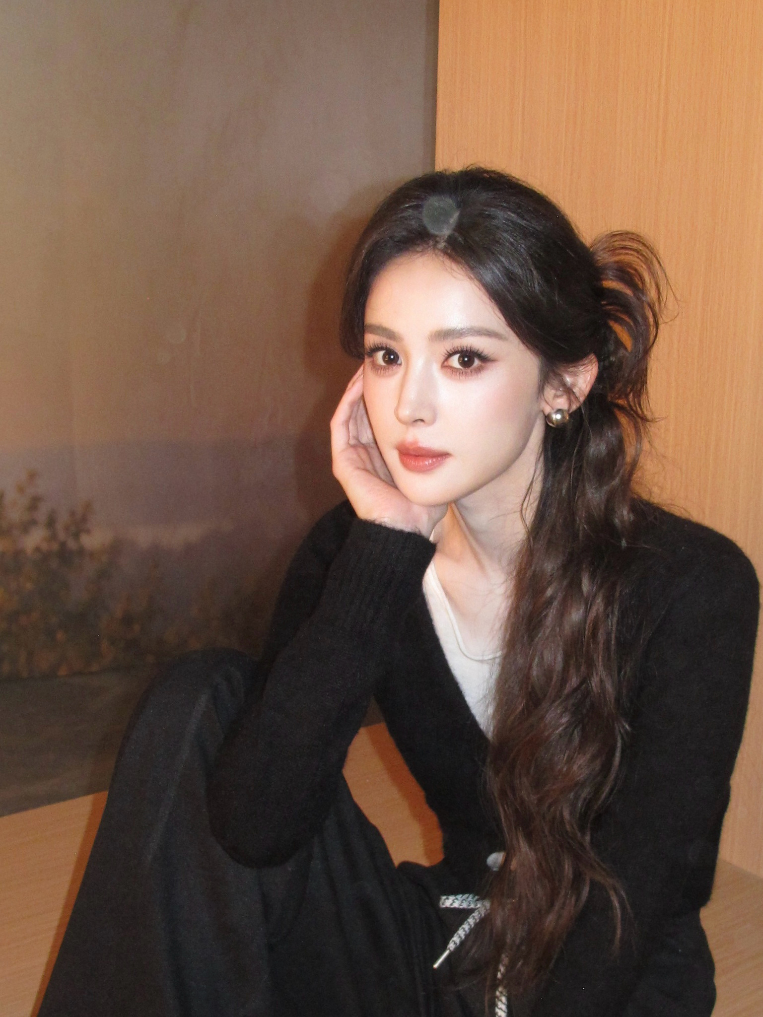 #娜扎[超话]#  松弛感藏于细节，消解束缚沉闷，任由暖意包裹，保持轻松的步调​
