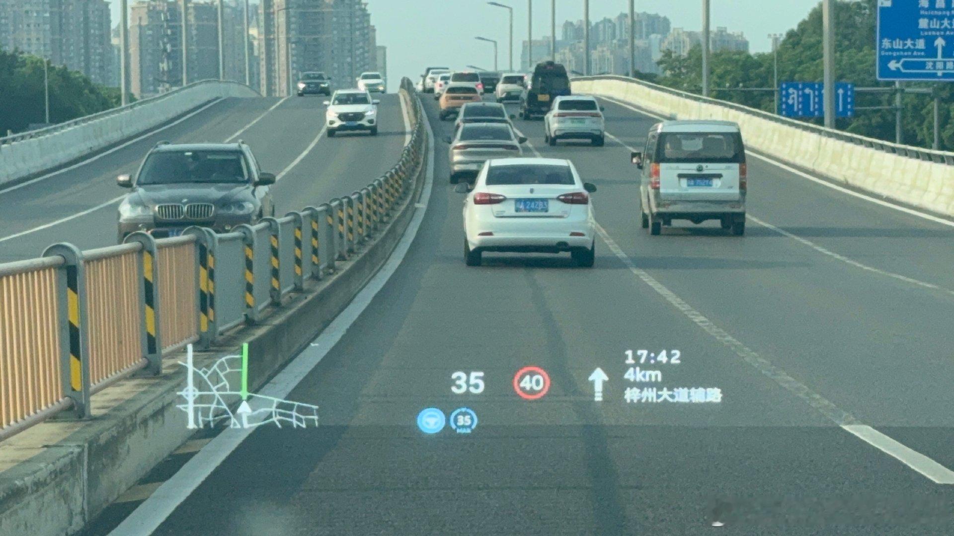 又一年中秋，过节走亲戚送礼，就靠深蓝S07了。车子空间够大，月饼礼盒、各种伴手礼随便塞，后备箱轻轻松松装下。后排也能堆不少，不用纠结取舍。开着它满载礼物去团圆，出门送礼省心又体面，开开心心过个中秋。#深蓝车友会# ​