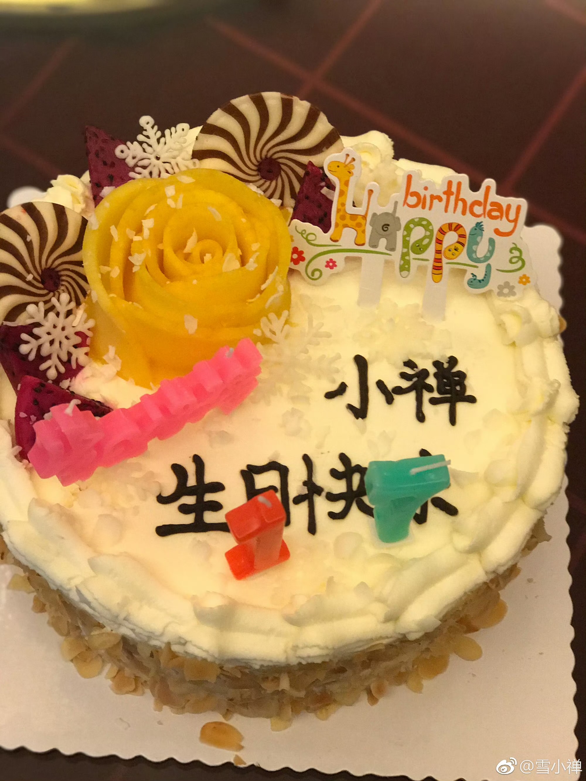 生日快乐……啦啦噜啦！

去年生日在一个城市最高处的楼顶喝酒跳舞💃

今年在大