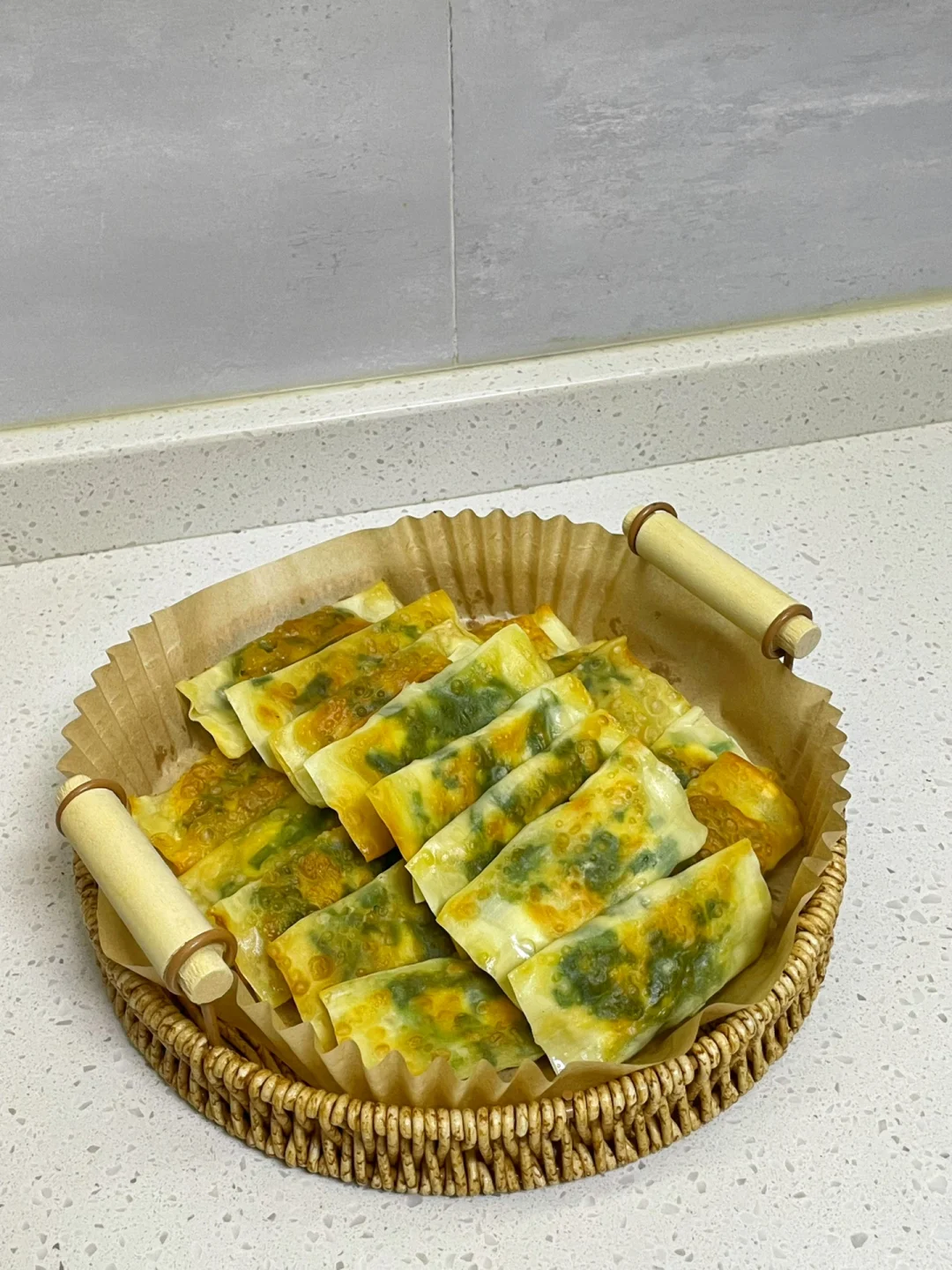 一张抄手皮就能搞定的韭菜盒子，又酥又香🤤