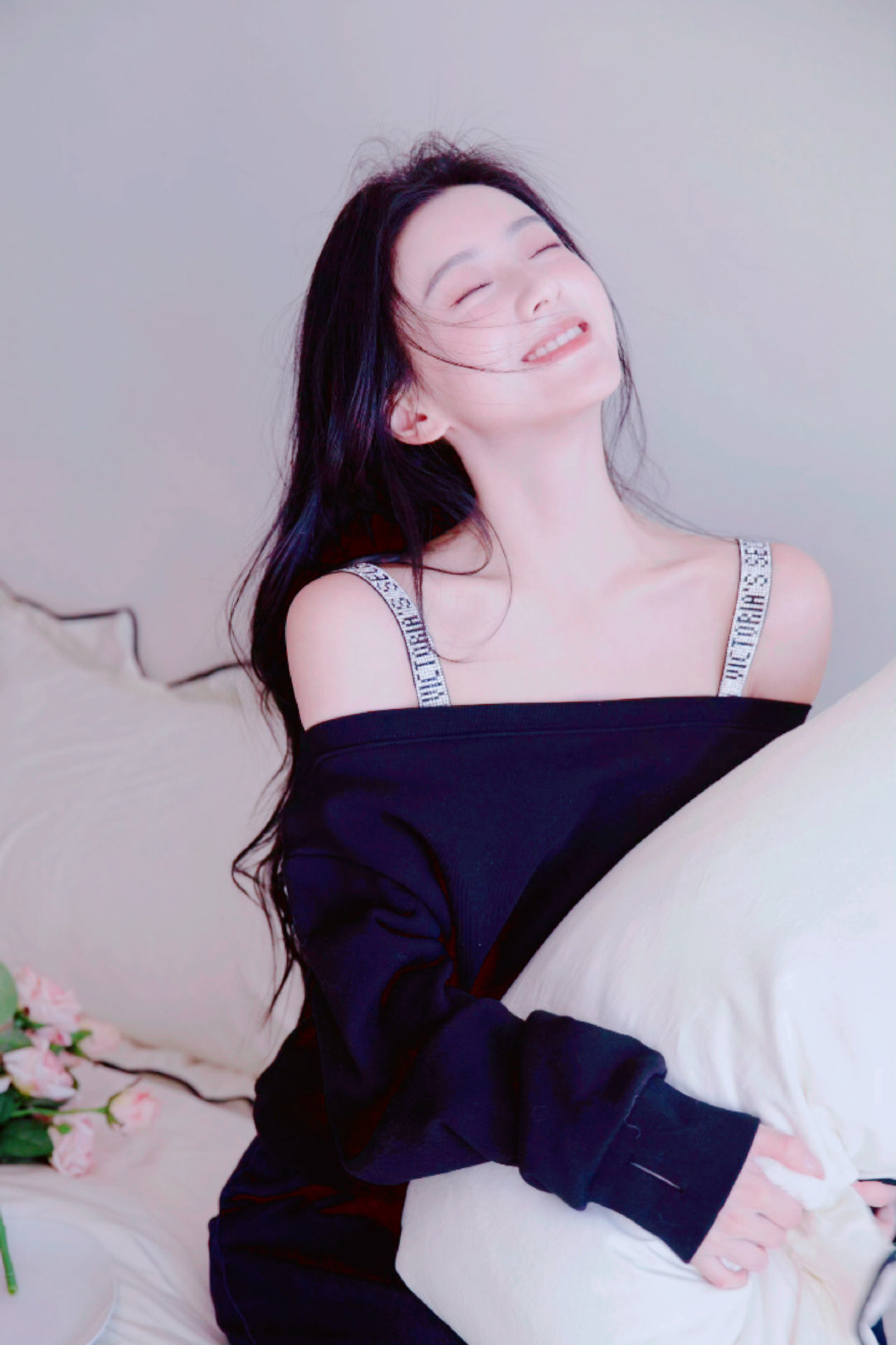 #包上恩# 
头像｜包上恩
迷人的笑脸吸人视线~ ​
