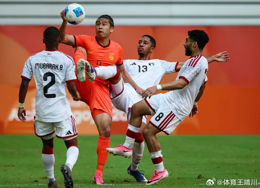 #U23国足与阿联酋连续发生冲突##中国U23男足vs阿联酋U23判罚引争议#

足球场上永远是“结果定义过程”！前脚伊朗主帅刚嘲讽完国足只配死守、没争冠实力，后脚他们自己就被朝鲜4比1逆转耻辱出局！这回旋镖来得也太快太解气！

面对技战术硬实力上的差距，以及阿联酋队场外故意冲撞门将李昊、最后时刻恶 ​