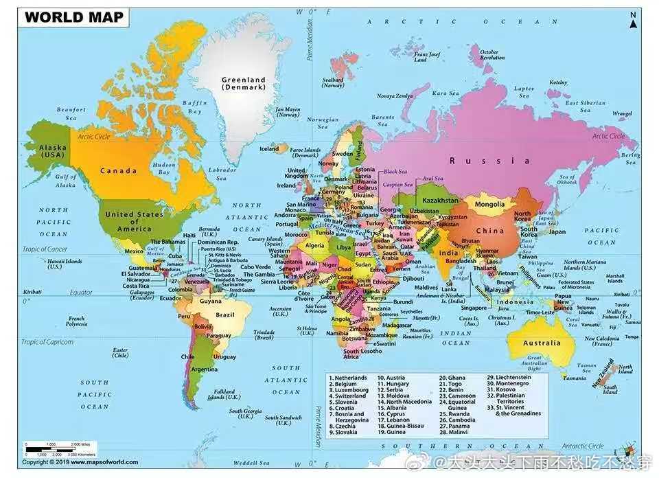 谁把非洲画小了？
我从非洲电商平台上买到一张世界地图。我惊讶地发现，地图上，非洲与格陵兰岛看起来几乎一样大。
可事实却是，非洲面积超过3000万平方公里，约为格陵兰岛的14倍。起初我怀疑这背后藏着某种刻意为之的地理“阴谋”，仔细研究后才发现，这不过是地图学自身留下的“偏见”。
在欧美，几 ​