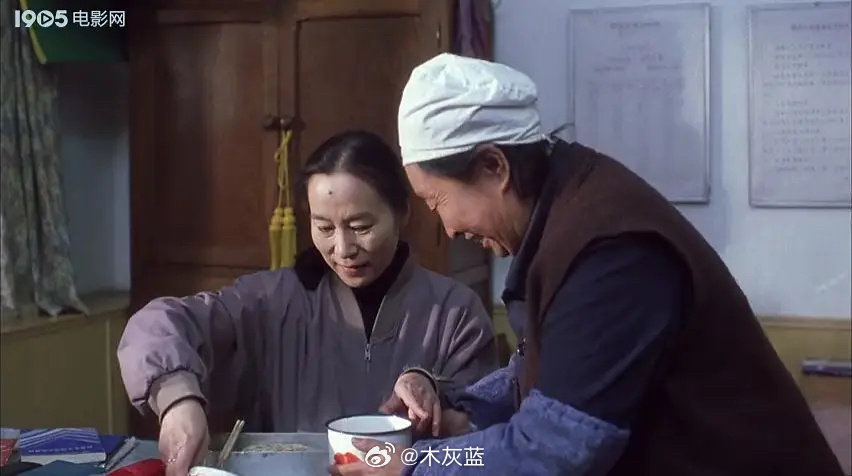 #彭玉去世#
彭玉老师以与奚美娟共同演出的「月圆今宵」，获得上海电影节金爵奖影后，同时获得金鸡奖最佳女配角。这种双奖荣誉如今已非常难得。 ​