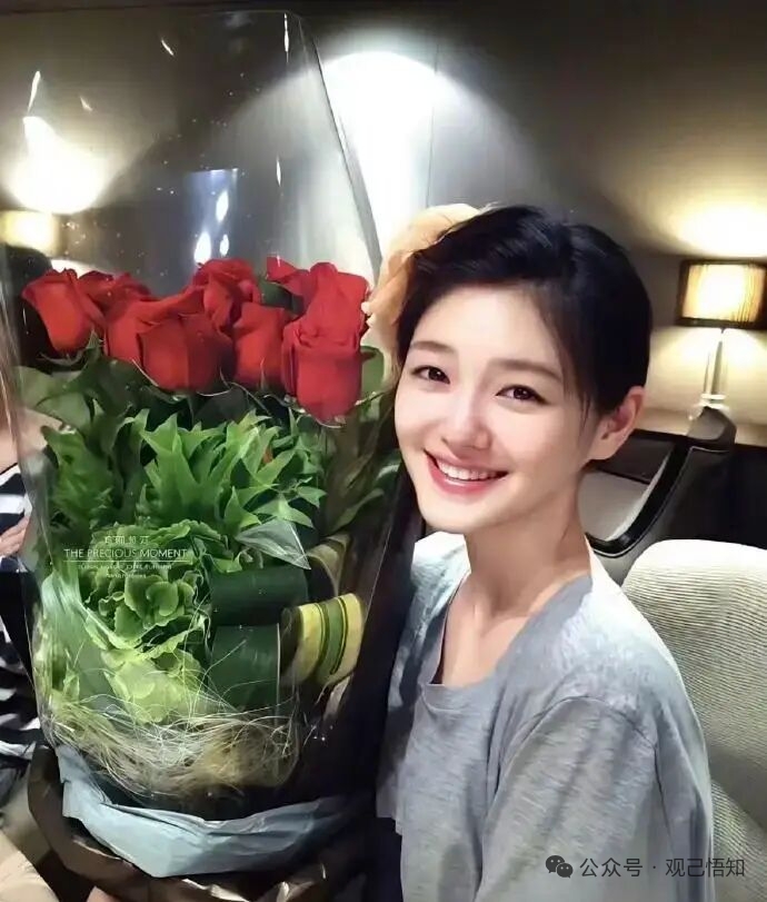 10月6日，是大S徐熙媛的冥诞，为念熙媛，三十余年挚友阿雅的长文，道尽无声思念。…………………………
10月6日，是属于大S徐熙媛的冥诞。往日的这一天，阿雅总会约上好友，为熙媛送上生日的祝福。可今年，再也没有办法相约相聚，她写下长长的文字，怀念相伴三十多年的挚友钱江晚报。 
她们的缘分始于华冈艺校的