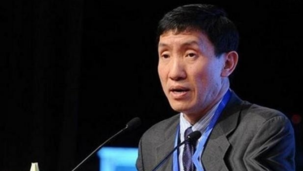 "中国拿什么挑战美国？人均收入只有人家的8%！"
就是这位中国经济领域专家黄亚生