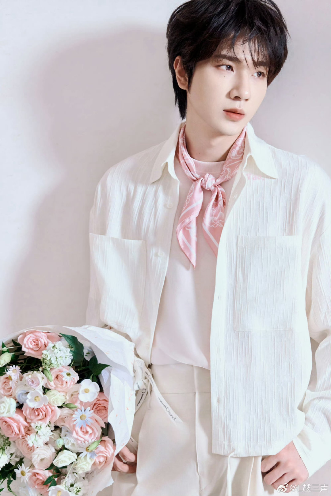 #李宏毅揽流光三千# lhy#李宏毅阴长黎# 

等待出现的每一天，好帅的宝儿

​