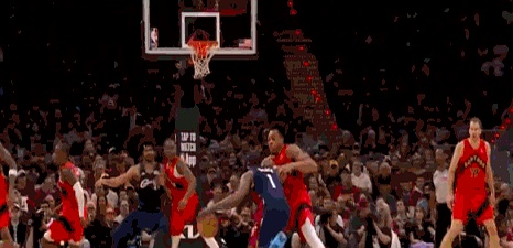 一声惊呼传遍全场，巴恩斯坐在地板上时，哈登已经踩住刹车，球啪地收住了。...