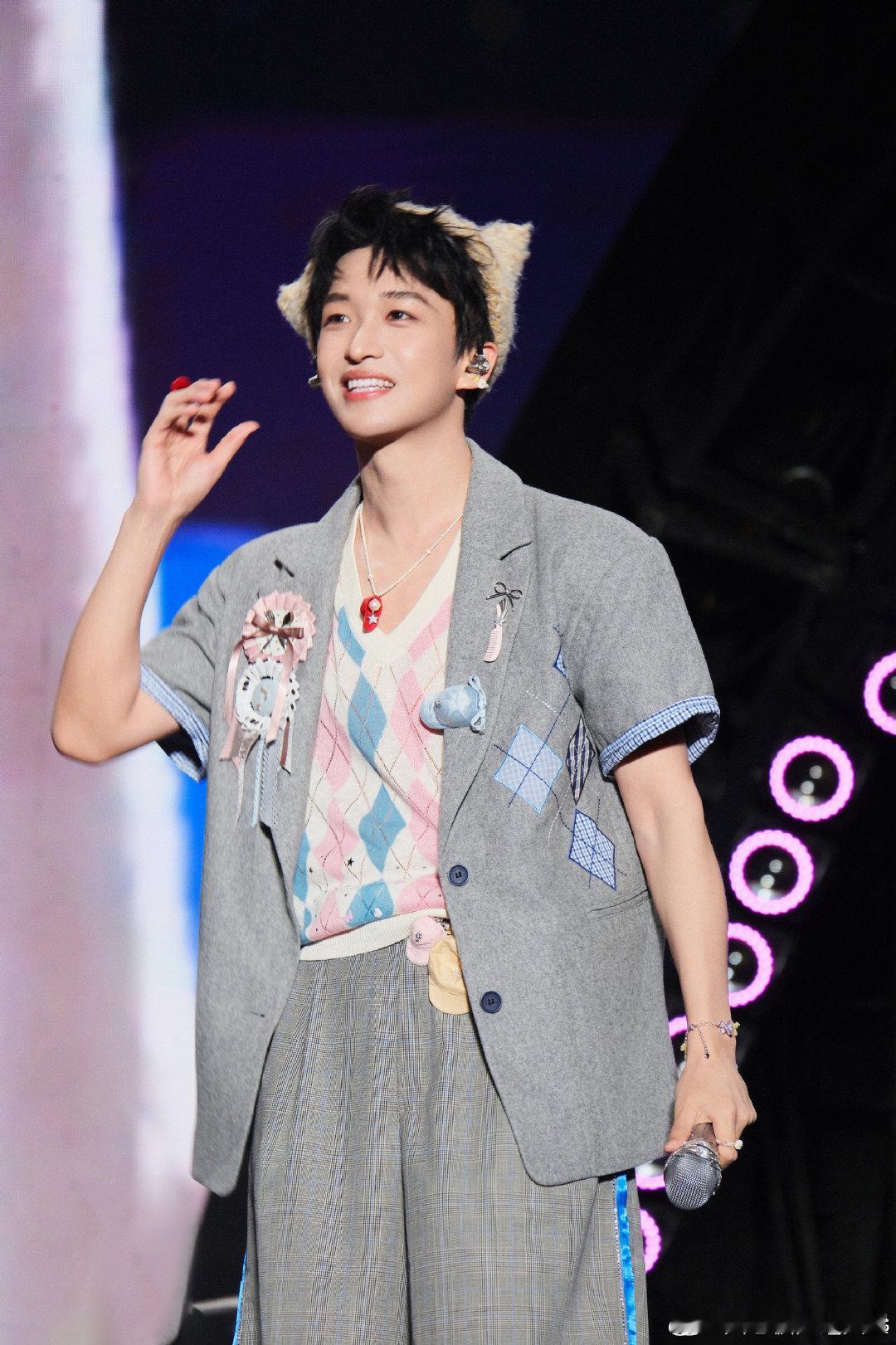 #黄子弘凡[超话]##黄子弘凡[超话]##黄子弘凡##黄子弘凡[超话]##黄子弘凡的421种色彩# 
未曾谋面 许愿 你我相见
​