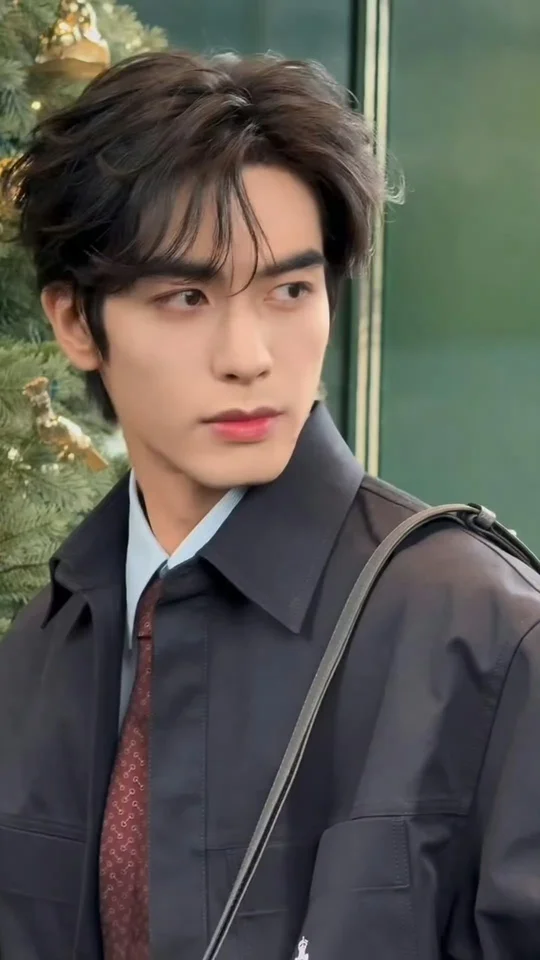 太好了是live图！宋威龙好帅的脸好长的腿！