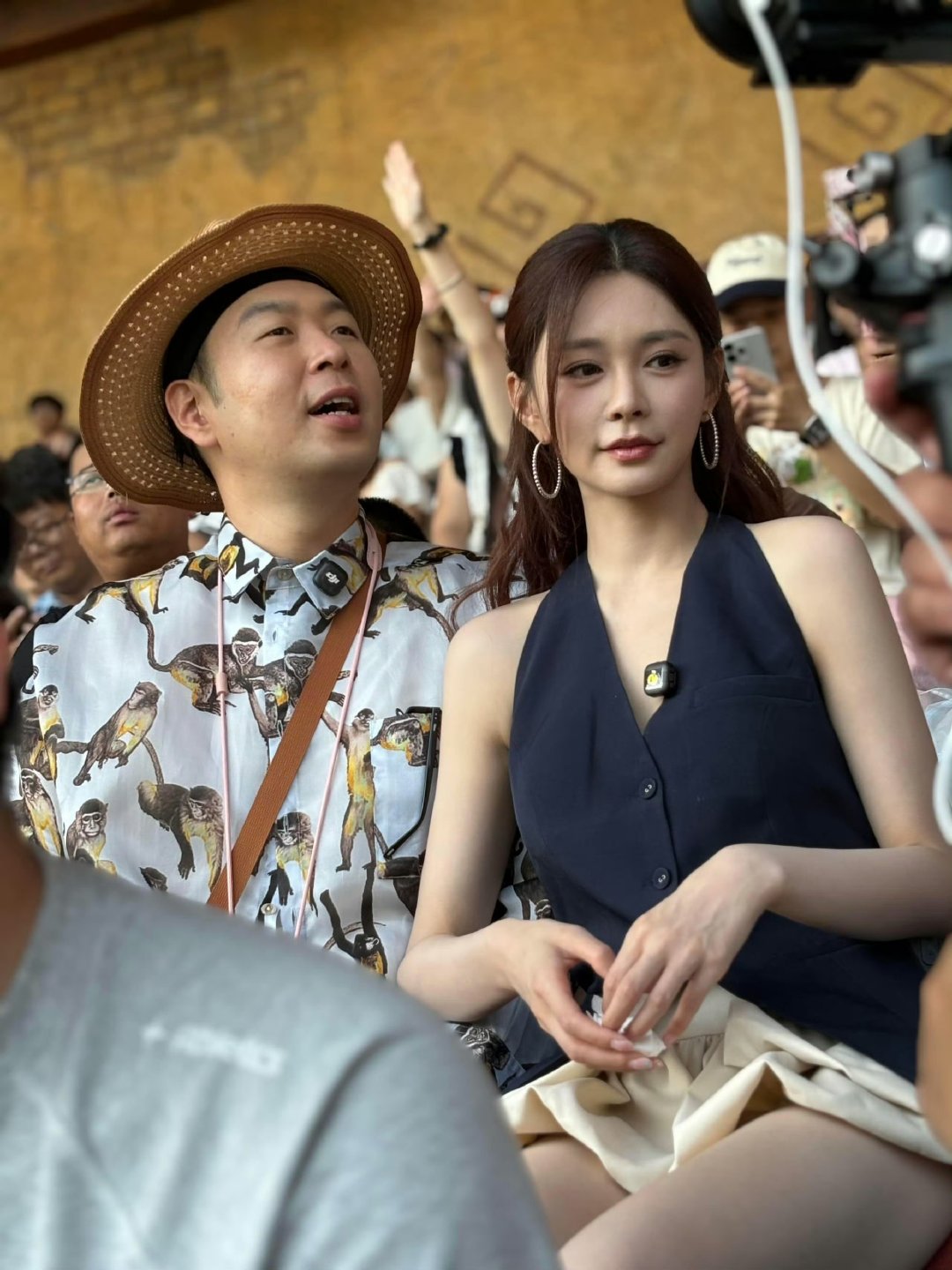 #沈梦辰杜海涛在一起专吃臭的#
金莎孙丞潇还在聊恋爱氛围感，希望在对方面前香香的，转头沈梦辰就爆料，自己和杜海涛老夫老妻专爱吃臭的！螺蛳粉、榴莲统统安排，这才是相处久了毫无偶像包袱的松弛感，对比太有梗了！#家乡美食大赛# ​