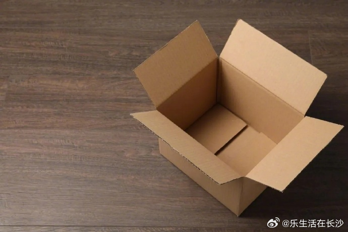 【 很多人有囤积纸箱的习惯，而看似无害的纸箱，可能在悄悄释放甲醛。有媒...