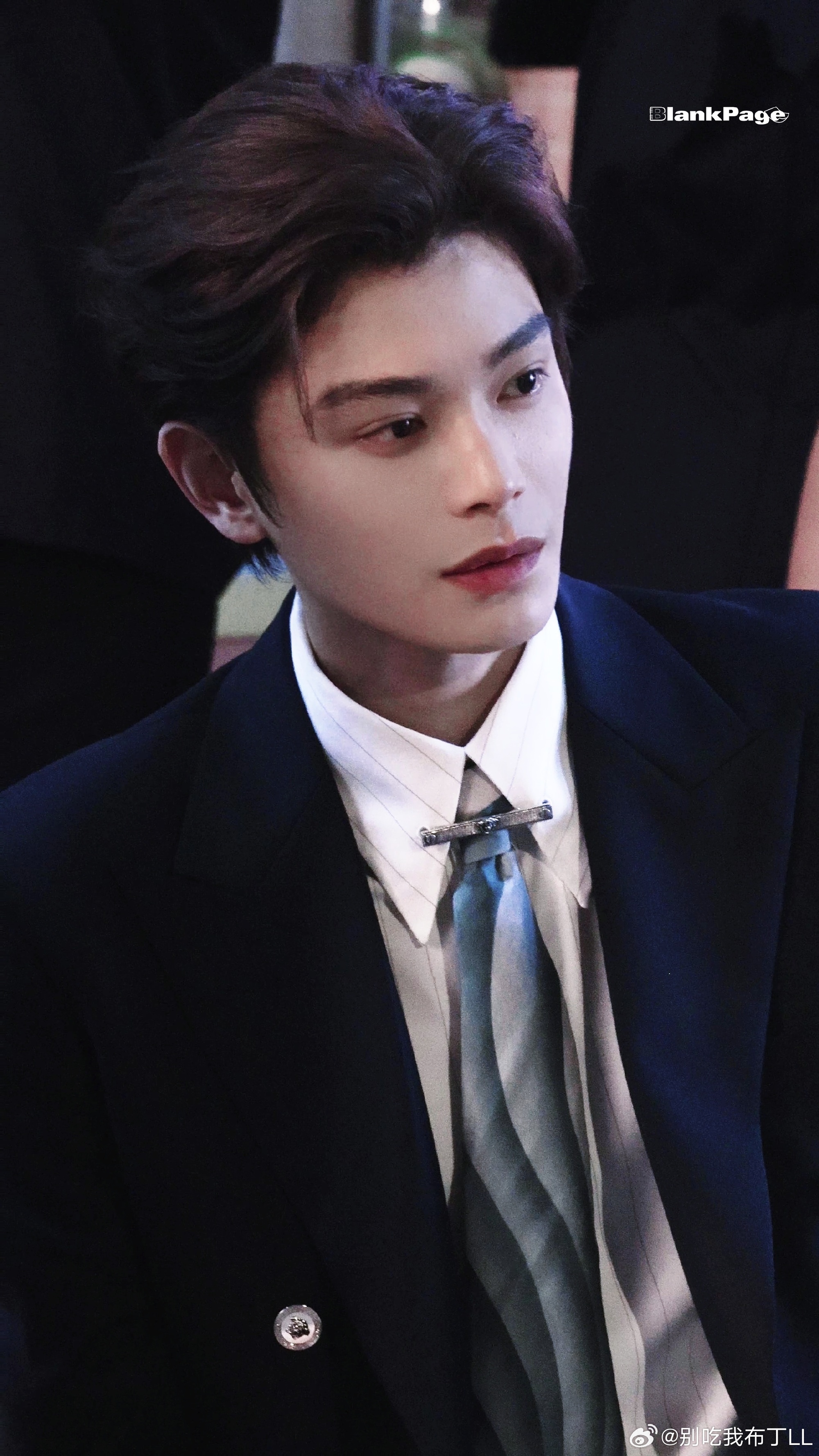 #丁禹兮爱在无尽夏# dyx #丁禹兮沈言#

因果的线牵了太久，久到沈言以为早已翻过了那一页。空白处留着等谁落笔的痕迹，那场夏天的风又吹了过来。好久不见，沈言。

丁禹兮司宫令｜丁禹兮赵皑｜赵皑｜丁禹兮南部档案｜丁禹兮张海虾｜张海虾｜丁禹兮张海侠｜张海侠｜丁禹兮花开锦绣｜丁禹兮赵凌｜赵凌 ｜ ​