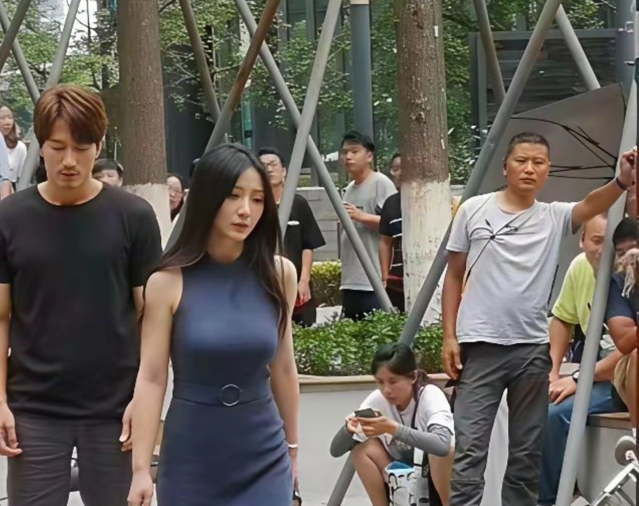 原来柳岩真人竟然长这样？路人原生生图流出，身材状态太过真实！​​​​
