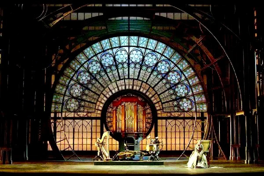 极具构成感——舞台设计——《霍夫曼的故事》