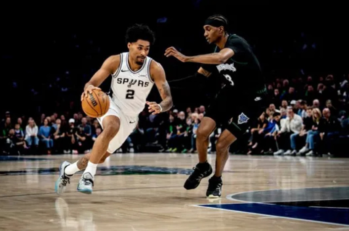 哈珀谈文班：明显看出他情绪压抑已久，没人想看到球员受伤  今天NBA季...
