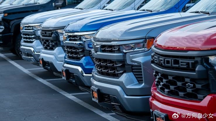 近100万辆通用大V8召回修完照样趴窝，NHTSA直接升级调查😮
美国国家公路交通安全管理局8月21日宣布，对997743辆通用旗下皮卡和SUV展开工程分析调查。涉及2021至2026款雪佛兰索罗德1500、Tahoe、Suburban，GMC Sierra 1500、Yukon系列，以及凯迪拉克凯雷德，全部搭载6.2升L87 V8发动机。
为啥升级调查 ​