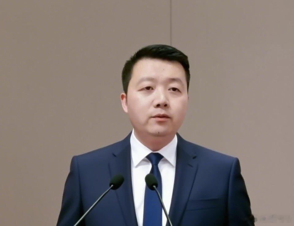 #罗爷说法##罗爷睿评##v光计划# 立法建议：取消私生子女继承权，维护婚姻神圣与家庭稳定！
文/罗爷说法创始人   时事评论员罗鸿
婚姻是社会的基石，合法配偶及其子女的权益必须得到优先保护！当前法律赋予非婚生子女（私生子女）与婚生子女同等的继承权，看似“保护儿童”，实则变相鼓励婚外生育，冲击 ​