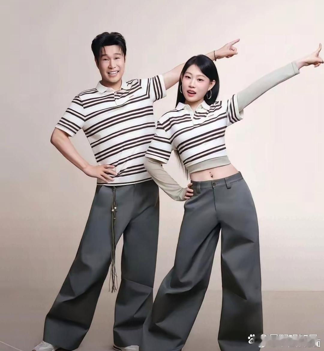小沈阳和女儿穿亲子装。 ​