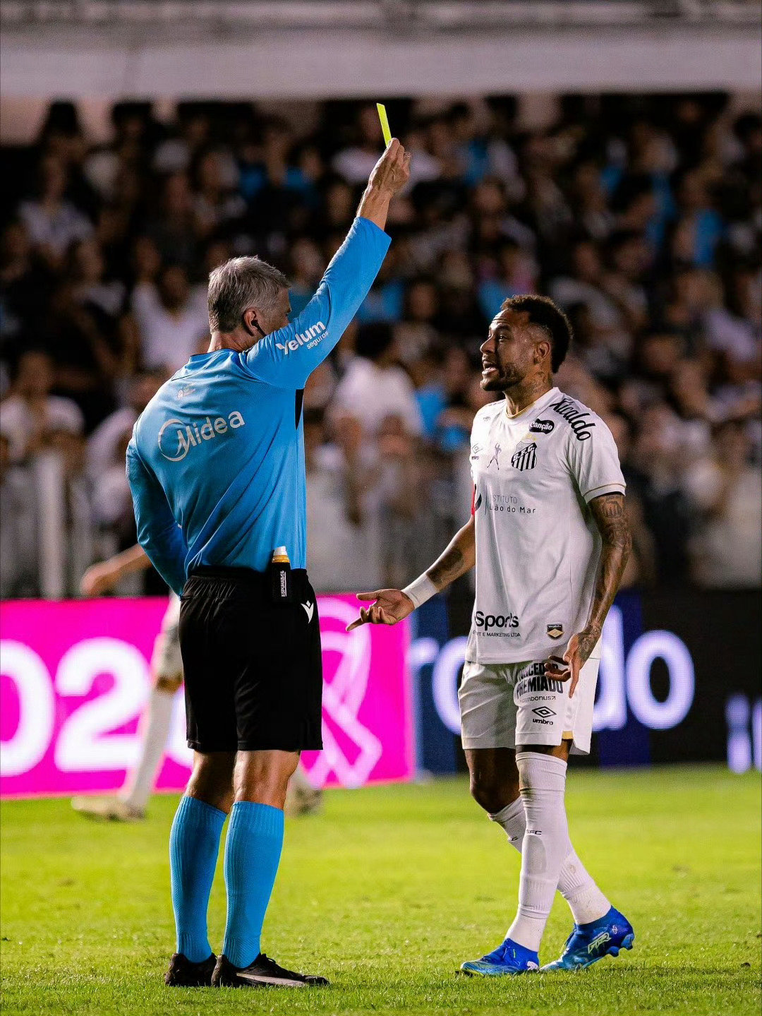 #neymar[超话]##内马尔# 
ฅ՞••՞ฅ 
吃牌大王！ ​