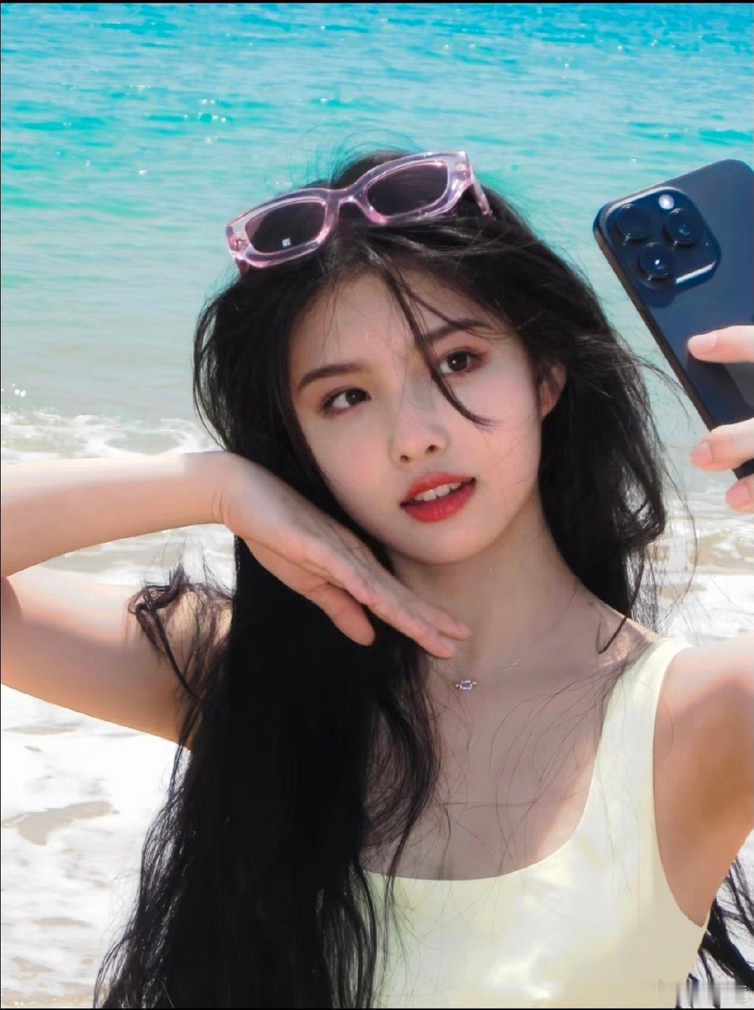 #艾米[超话]# “心系海边，也心系你”“𝓜𝔂 𝓱𝓮𝓪𝓻𝓽 𝓲𝓼 𝓪𝓫𝓸𝓾𝓽 𝓽𝓱𝓮 𝓼𝓮𝓪𝓼𝓲𝓭𝓮 𝓪𝓷𝓭 𝓶𝔂 𝓱𝓮𝓪𝓻𝓽 𝓲𝓼 𝓪𝓫𝓸𝓾𝓽 𝔂𝓸𝓾 .”
​