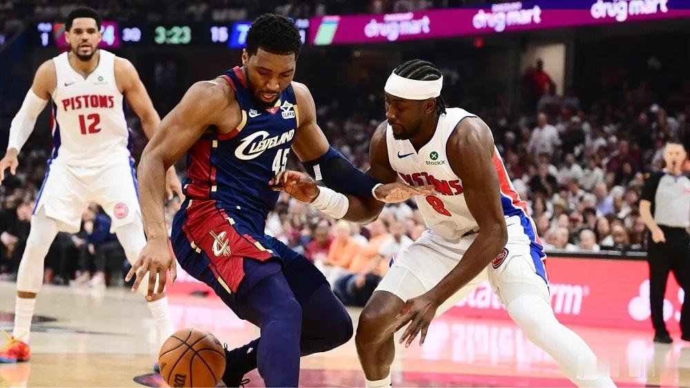 登哥发威，这球场要炸了！🏀季后赛次轮G4开打，骑士主场这波开局简直不...