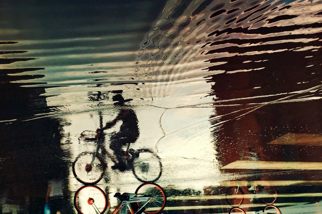 【每日分享】雨天的倒影