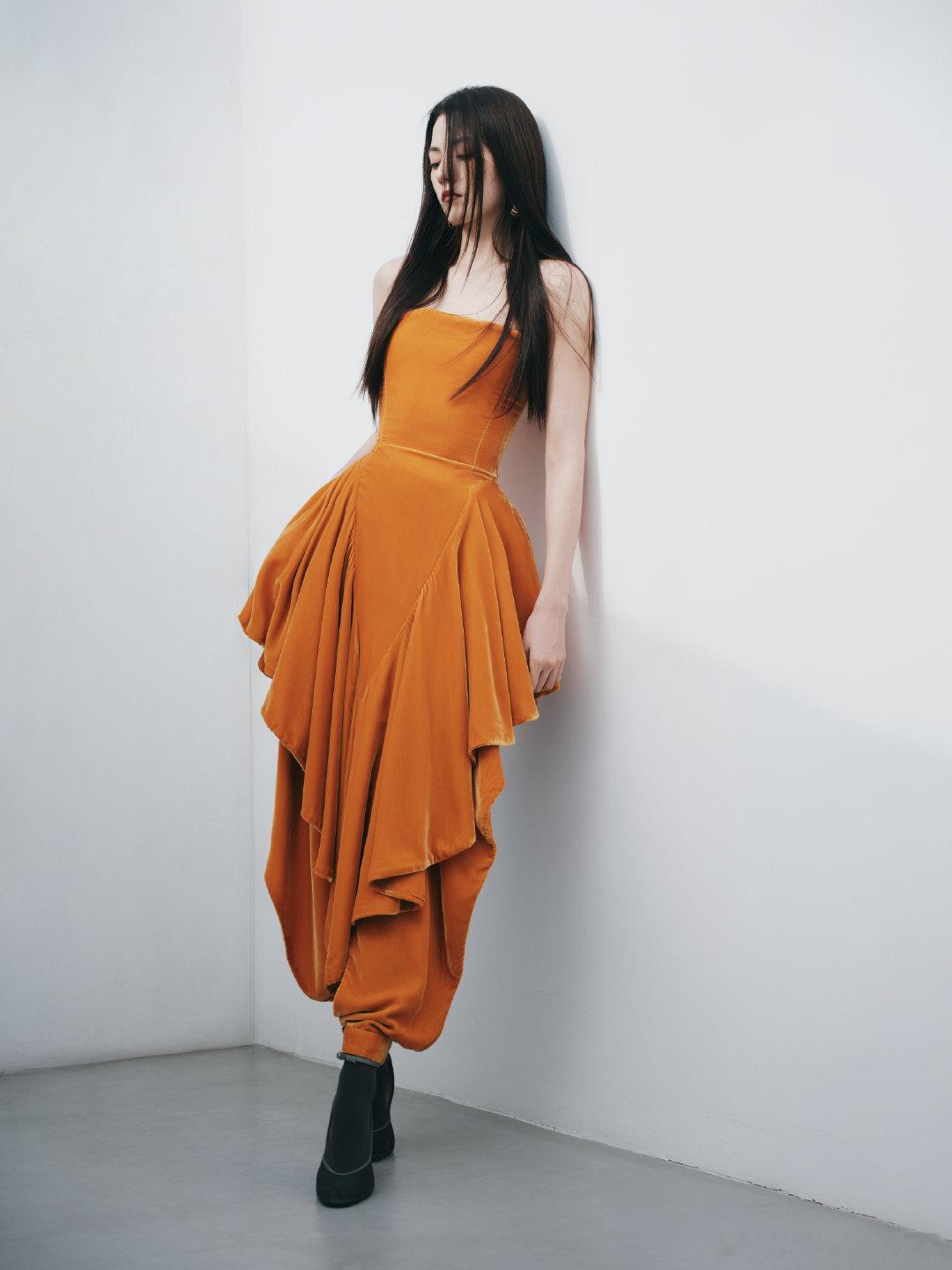 #娜然# × #ALAÏA# 
恒隆广场精品店开幕酒会
热烈橘调🔸撞入留白空间
#乐享音乐娱乐##乐享快讯# ​