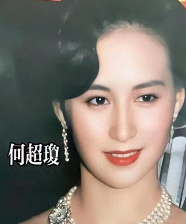 说句大实话
何超琼虽然长得挺漂亮的
但是看了她和章泽天同框
美貌真是她最不值得一提的优点


何超琼在章泽天的播客里说出一句话，差点把一向稳重的章泽天惊得合不拢嘴：“我们凌晨三点全家起来吃早餐。”三十多年来没人告诉过章泽天，豪门作息还能这么玩。可就是这个细节，把何超琼这辈子真正的底色彻底摊开了——她