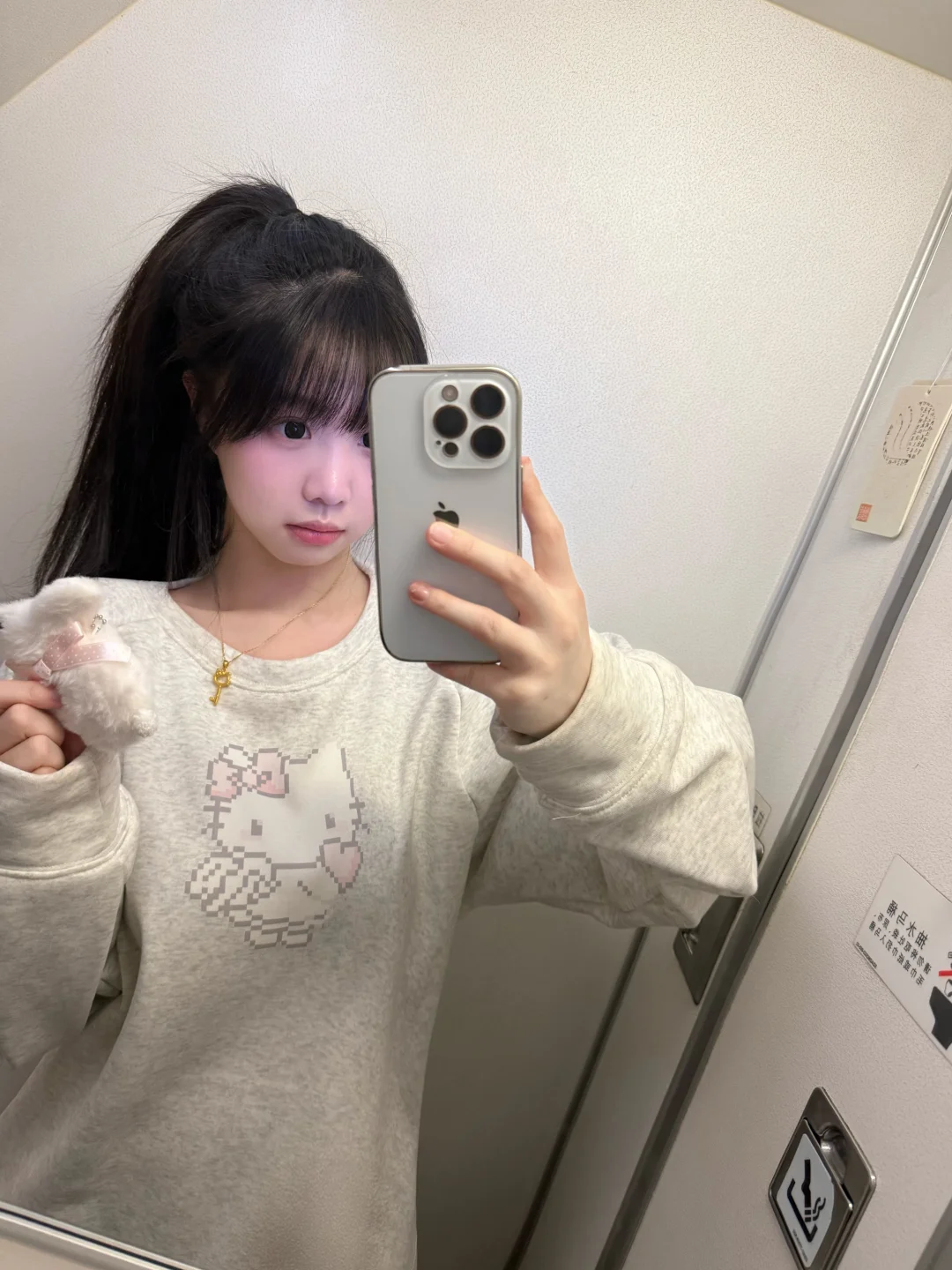 这个印花要不要做个修身款！灰色还是白色！！