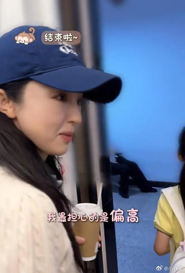 董璇带女儿体检，十岁女儿小酒窝长到142.5cm，却让妈妈最担心长得太高 ​